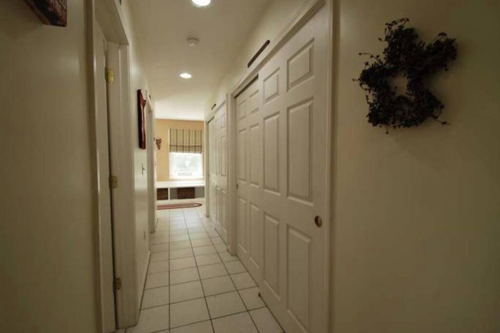 Beautiful Spacious Home W/ Game Room. ギルフォード エクステリア 写真