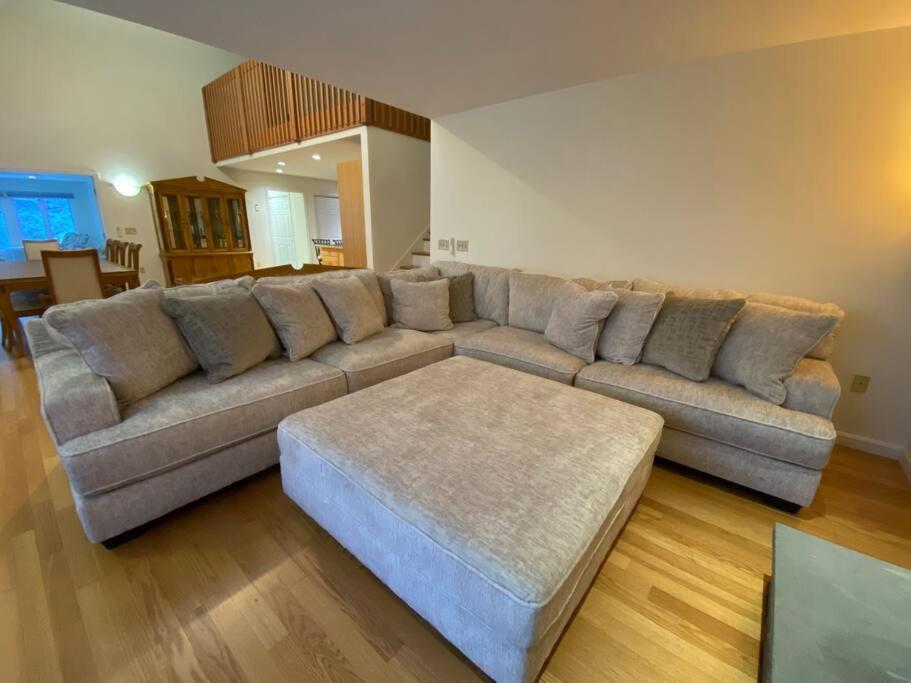 Beautiful Spacious Home W/ Game Room. ギルフォード エクステリア 写真