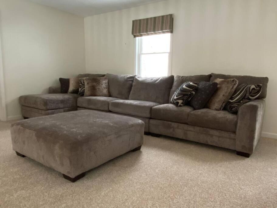 Beautiful Spacious Home W/ Game Room. ギルフォード エクステリア 写真