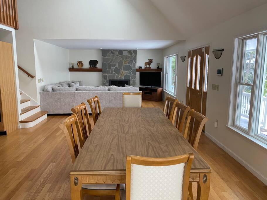 Beautiful Spacious Home W/ Game Room. ギルフォード エクステリア 写真