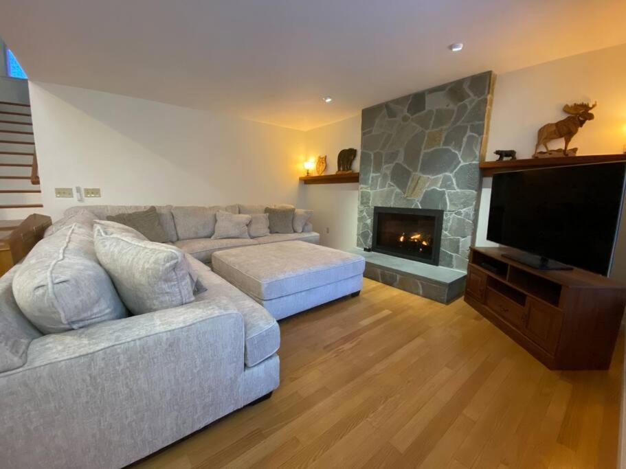 Beautiful Spacious Home W/ Game Room. ギルフォード エクステリア 写真