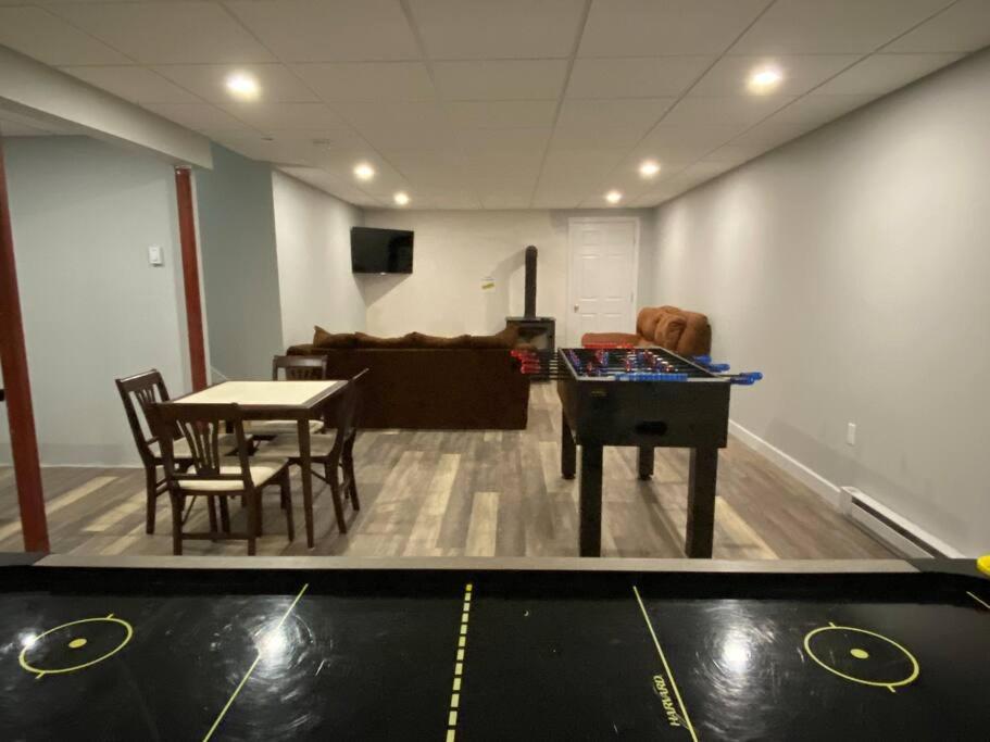 Beautiful Spacious Home W/ Game Room. ギルフォード エクステリア 写真